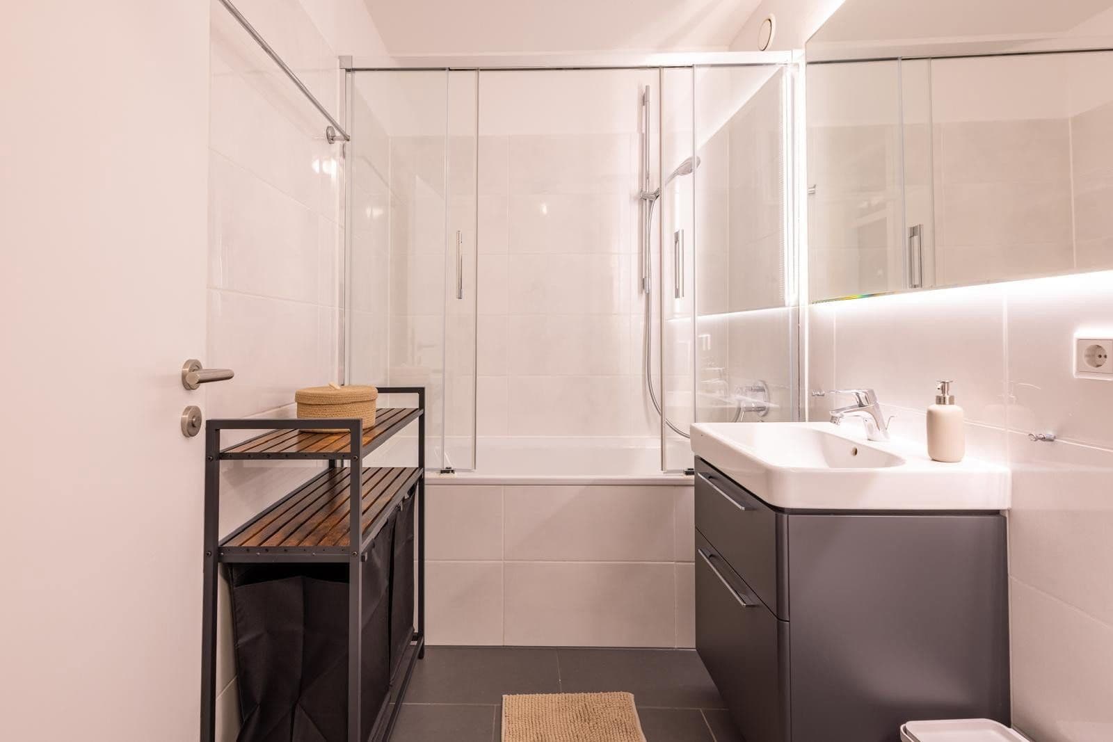 Prenájom bytu 2-izbový 50 m², Johann-Fichte-Str.11, München, Bavorsko Prenájom bytu 2-izbový 50 m², Johann-Fichte-Str.11, München, Bavorsko