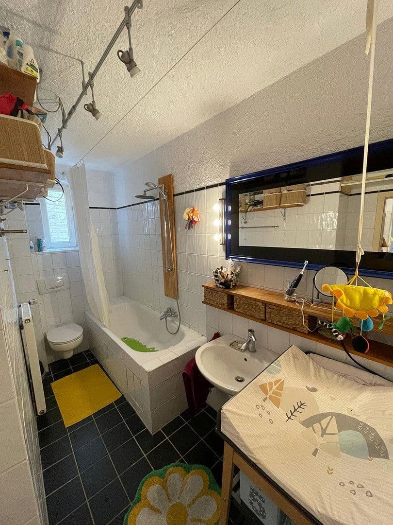 Prenájom bytu 3-izbový 80 m², Klauprechtstraße 28, Karlsruhe, Bádensko-Wurttembersko Prenájom bytu 3-izbový 80 m², Klauprechtstraße 28, Karlsruhe, Bádensko-Wurttembersko