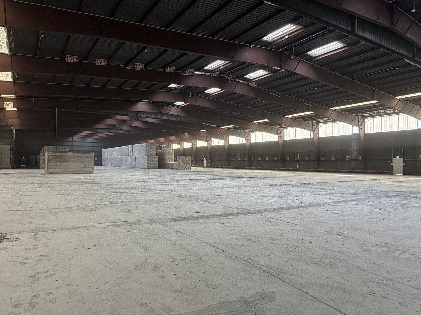 Prenájom nebytového priestoru 6.000 m², Stockerau, Dolné Rakúsko Prenájom nebytového priestoru 6.000 m², Stockerau, Dolné Rakúsko