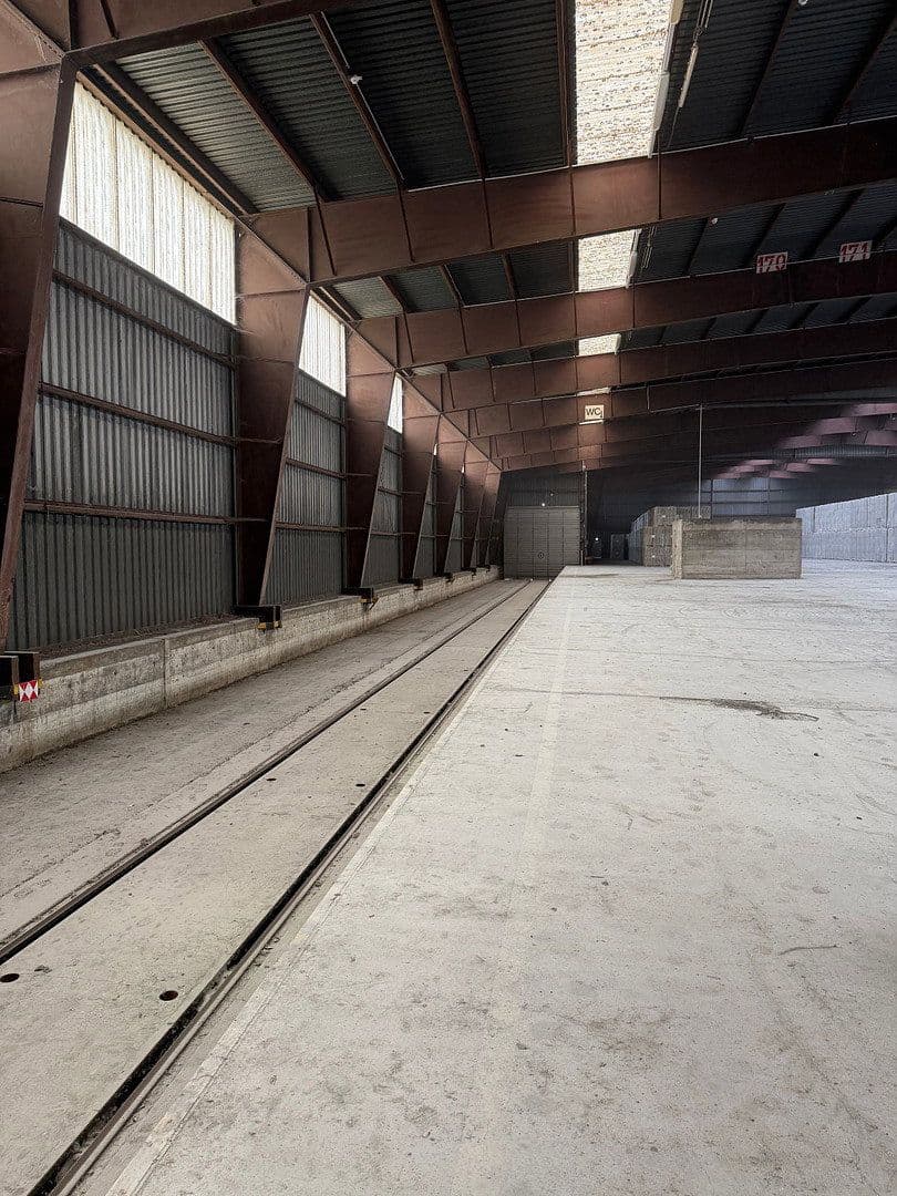 Prenájom nebytového priestoru 6.000 m², Stockerau, Dolné Rakúsko Prenájom nebytového priestoru 6.000 m², Stockerau, Dolné Rakúsko