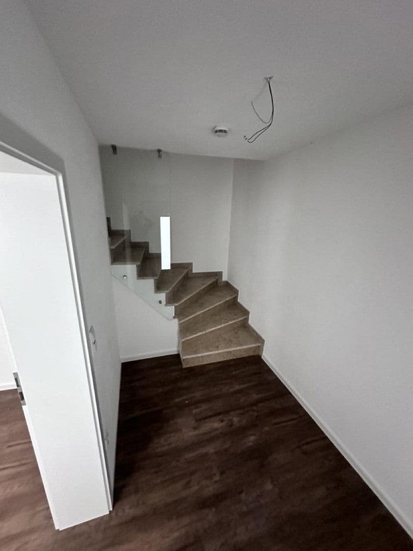 Prenájom bytu 4-izbový 99 m², Max-von-Müller-Str. 8, Rottenburg a. d. Laaber, Bavorsko Prenájom bytu 4-izbový 99 m², Max-von-Müller-Str. 8, Rottenburg a. d. Laaber, Bavorsko