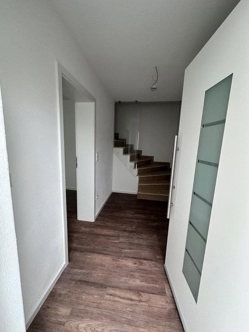 Prenájom bytu 4-izbový 99 m², Max-von-Müller-Str. 8, Rottenburg a. d. Laaber, Bavorsko Prenájom bytu 4-izbový 99 m², Max-von-Müller-Str. 8, Rottenburg a. d. Laaber, Bavorsko