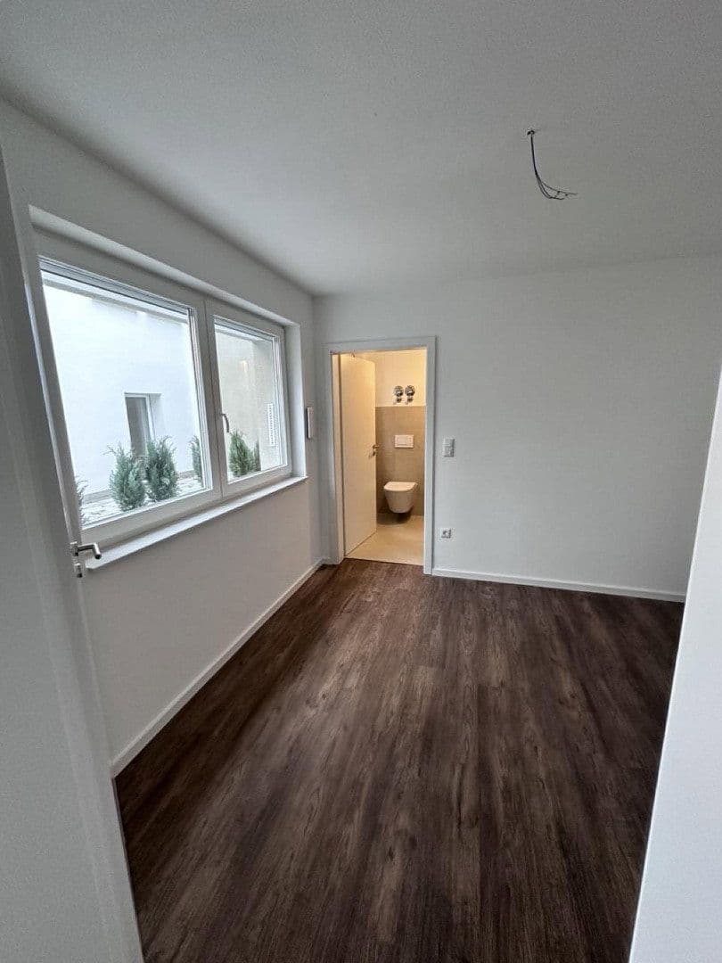 Prenájom bytu 4-izbový 99 m², Max-von-Müller-Str. 8, Rottenburg a. d. Laaber, Bavorsko Prenájom bytu 4-izbový 99 m², Max-von-Müller-Str. 8, Rottenburg a. d. Laaber, Bavorsko