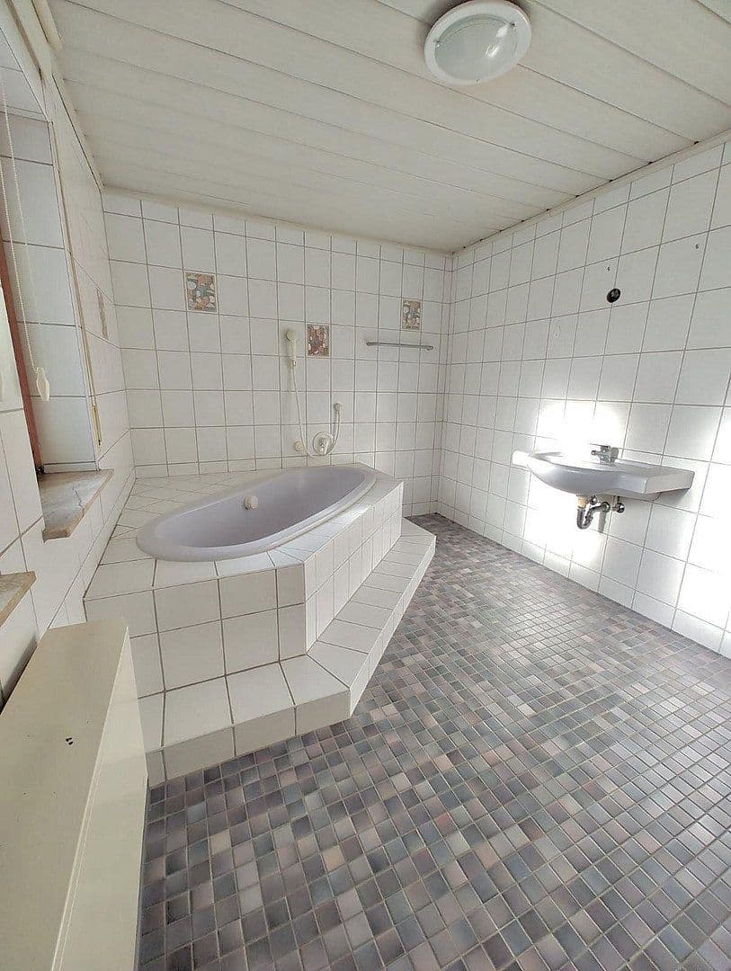 Predaj domu 294 m², pozemek 822 m², Östringen, Bádensko-Wurttembersko Predaj domu 294 m², pozemek 822 m², Östringen, Bádensko-Wurttembersko