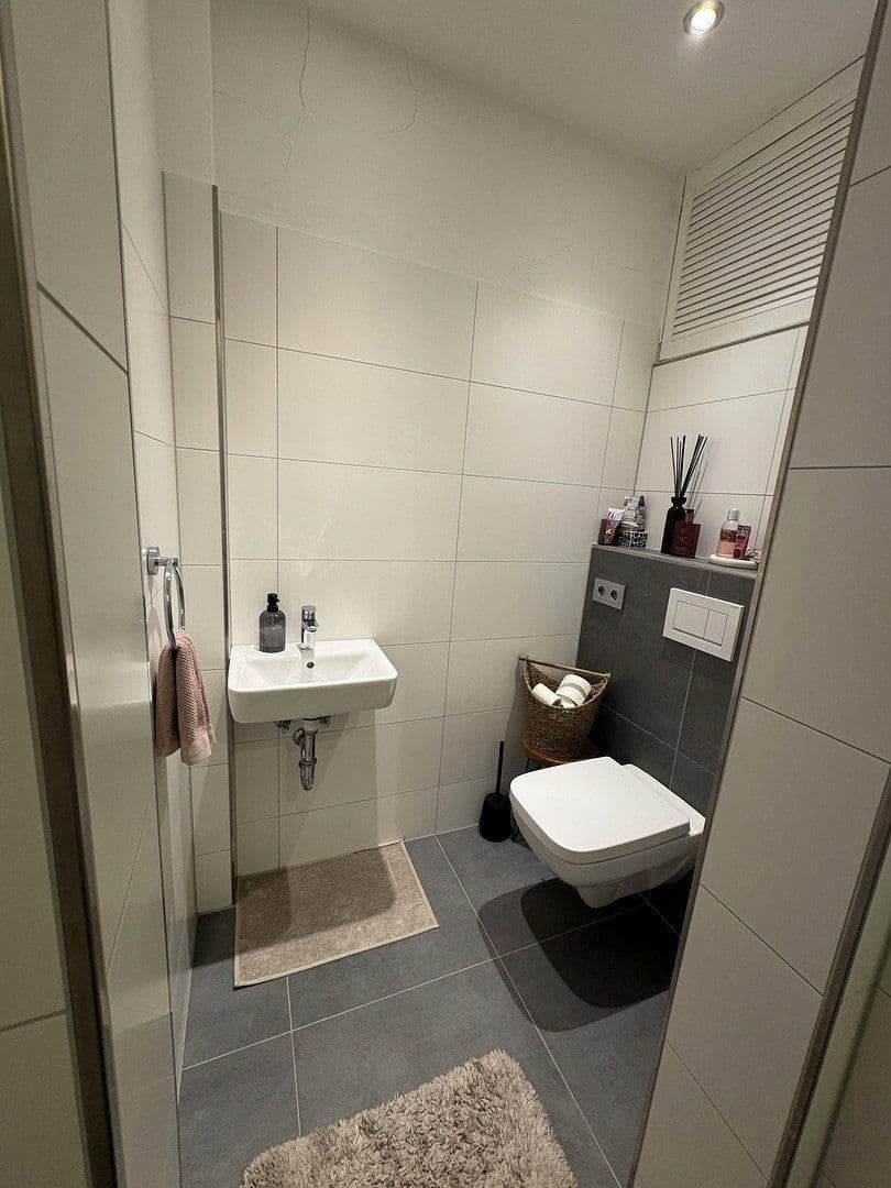 Prenájom bytu 5-izbový 146 m², Wittekindstrasse 29, Gelsenkirchen, Severné Porýnie - Westfálsko Prenájom bytu 5-izbový 146 m², Wittekindstrasse 29, Gelsenkirchen, Severné Porýnie - Westfálsko