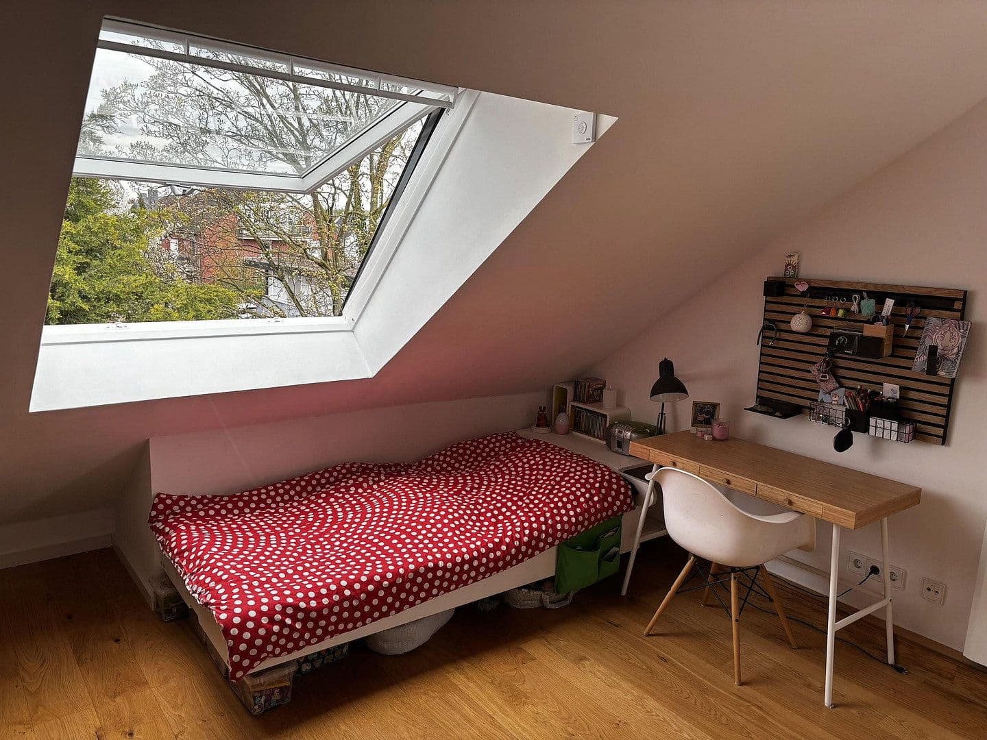 Predaj domu 124 m², pozemek 220 m², Düsseldorf, Severné Porýnie - Westfálsko Predaj domu 124 m², pozemek 220 m², Düsseldorf, Severné Porýnie - Westfálsko