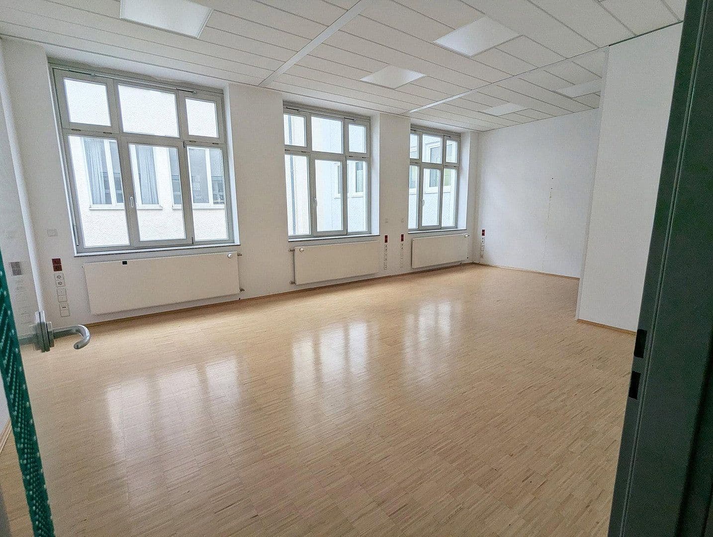 Prenájom kancelárie 107 m², Lameystr. 8A, Pforzheim, Bádensko-Wurttembersko Prenájom kancelárie 107 m², Lameystr. 8A, Pforzheim, Bádensko-Wurttembersko