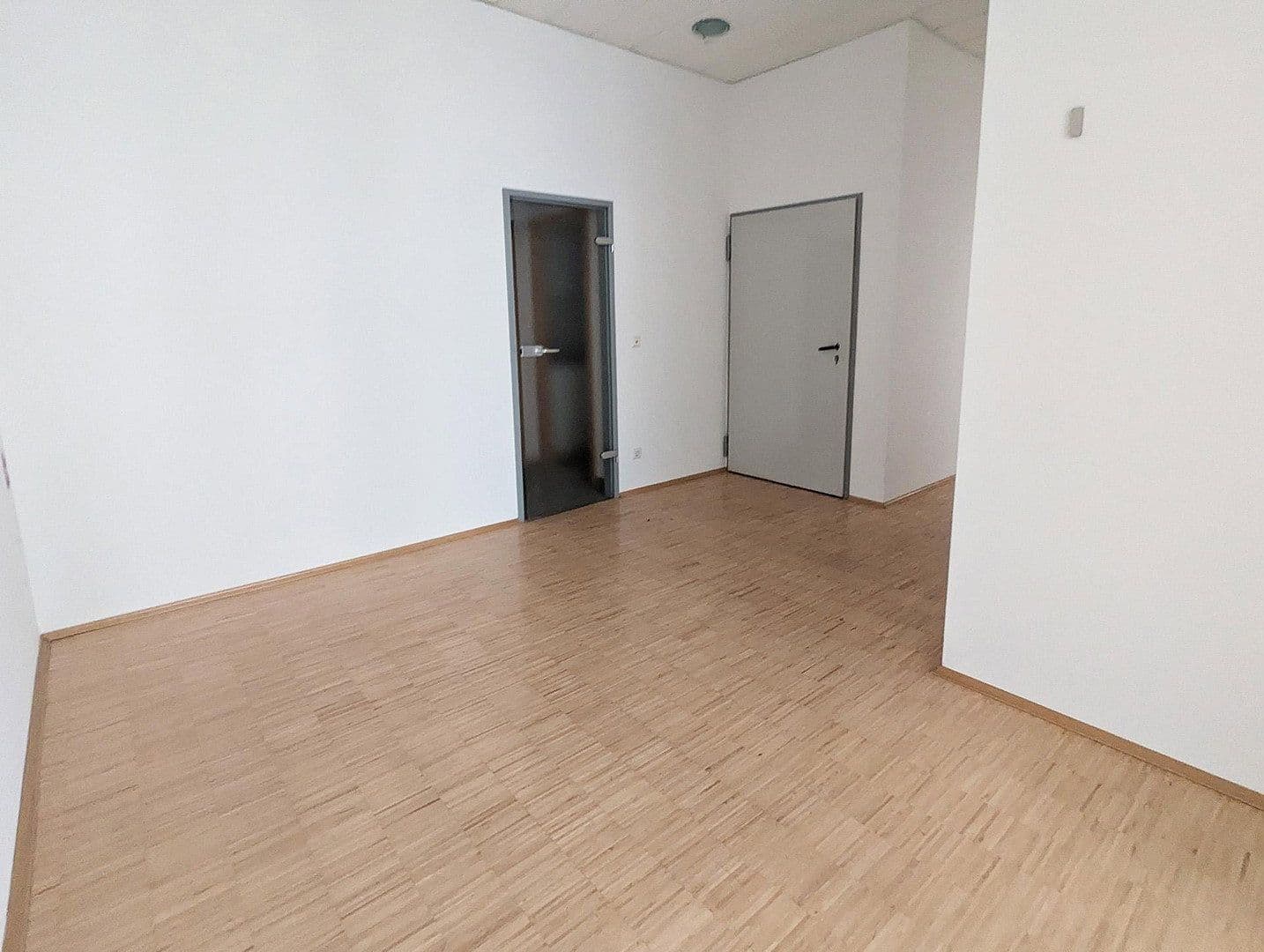 Prenájom kancelárie 107 m², Lameystr. 8A, Pforzheim, Bádensko-Wurttembersko Prenájom kancelárie 107 m², Lameystr. 8A, Pforzheim, Bádensko-Wurttembersko