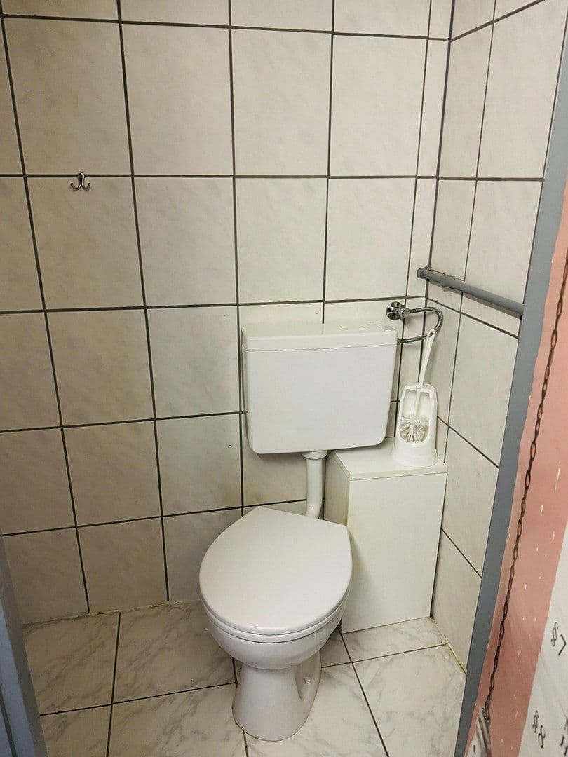 Prenájom nebytového priestoru 260 m², August-Borsig-Straße 5, Koblenz, Porýnie-Falcko Prenájom nebytového priestoru 260 m², August-Borsig-Straße 5, Koblenz, Porýnie-Falcko