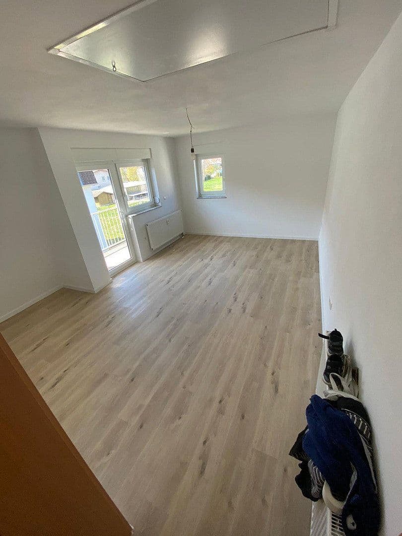 Prenájom bytu 4-izbový 103 m², Industriestraße 11, Haßmersheim, Bádensko-Wurttembersko Prenájom bytu 4-izbový 103 m², Industriestraße 11, Haßmersheim, Bádensko-Wurttembersko