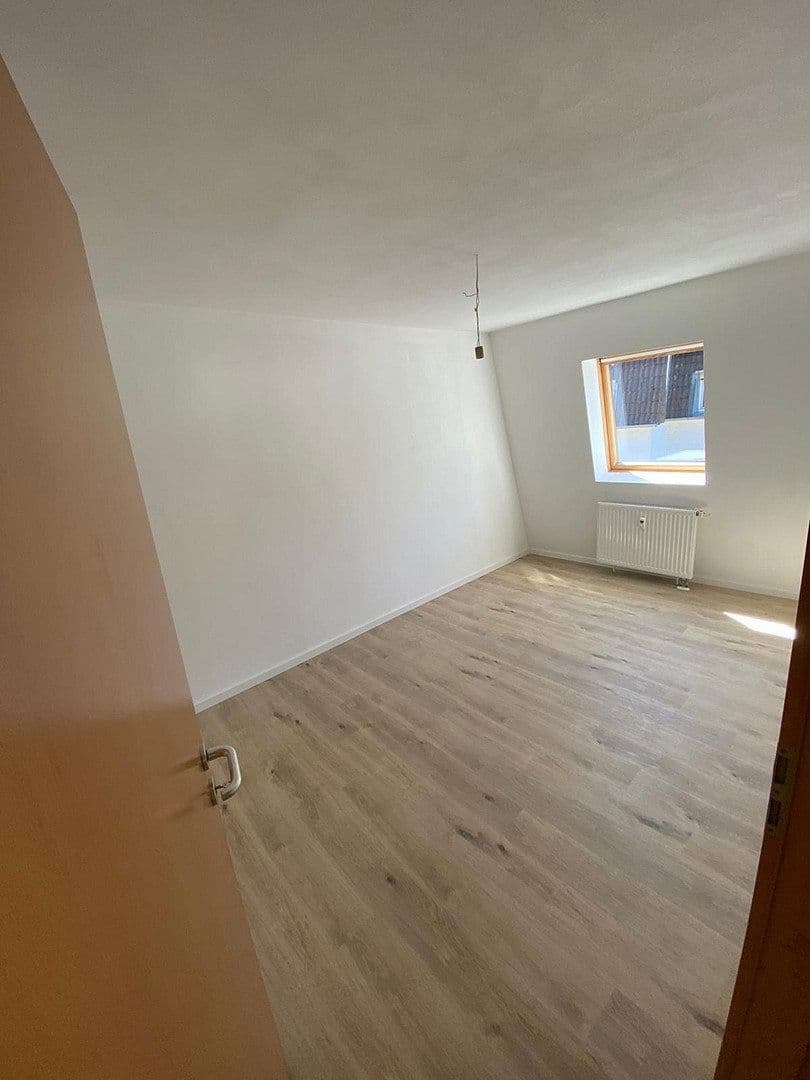 Prenájom bytu 4-izbový 103 m², Industriestraße 11, Haßmersheim, Bádensko-Wurttembersko Prenájom bytu 4-izbový 103 m², Industriestraße 11, Haßmersheim, Bádensko-Wurttembersko