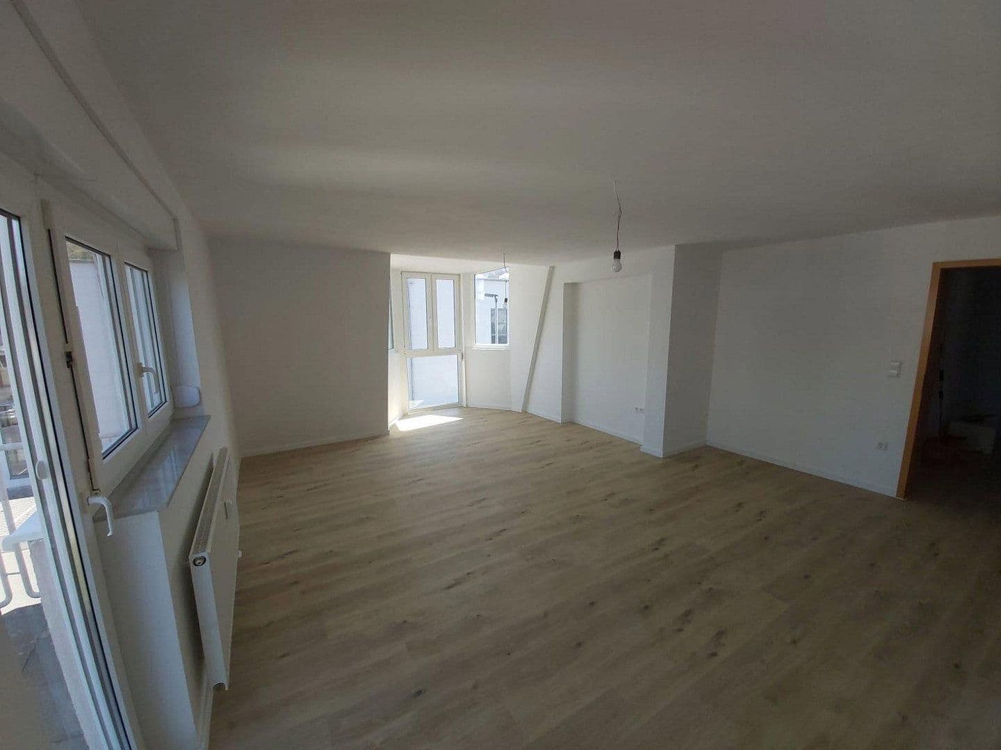 Prenájom bytu 4-izbový 103 m², Industriestraße 11, Haßmersheim, Bádensko-Wurttembersko Prenájom bytu 4-izbový 103 m², Industriestraße 11, Haßmersheim, Bádensko-Wurttembersko