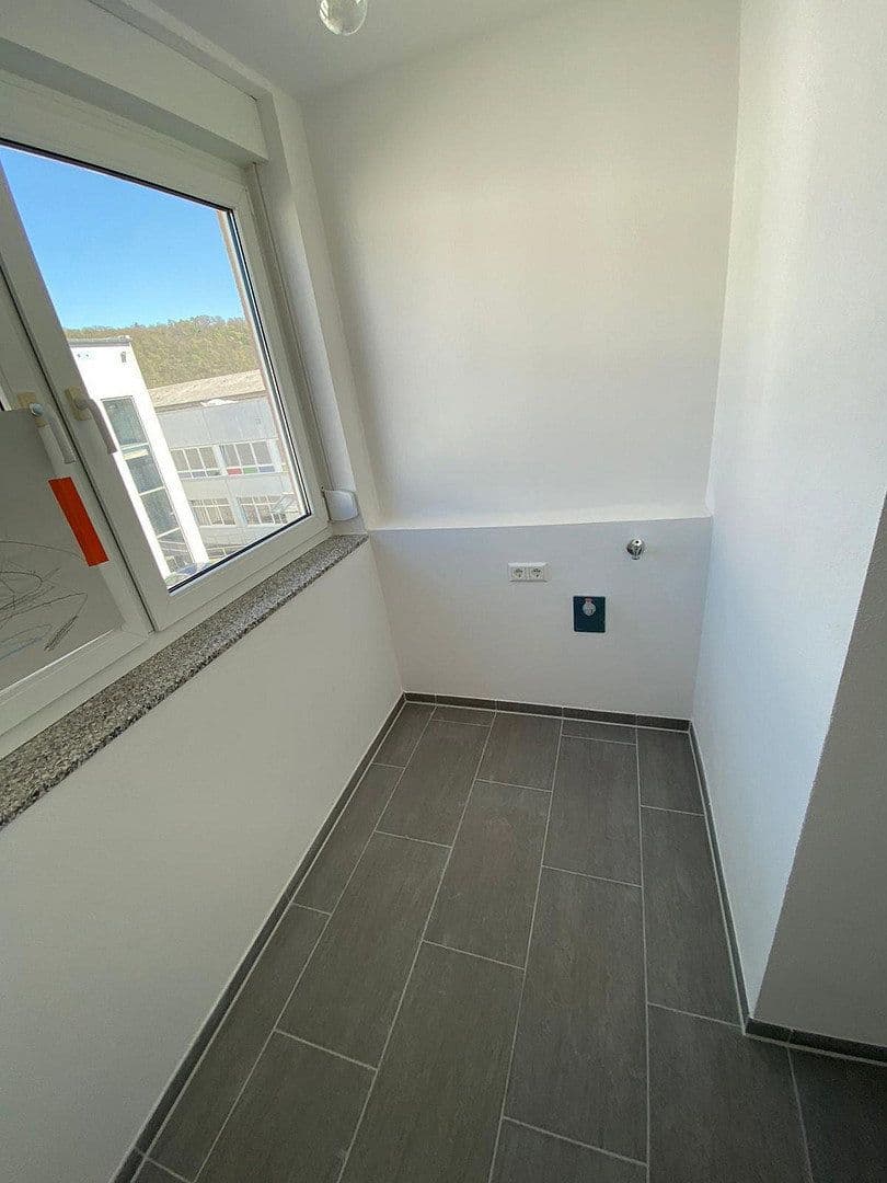 Prenájom bytu 4-izbový 103 m², Industriestraße 11, Haßmersheim, Bádensko-Wurttembersko Prenájom bytu 4-izbový 103 m², Industriestraße 11, Haßmersheim, Bádensko-Wurttembersko