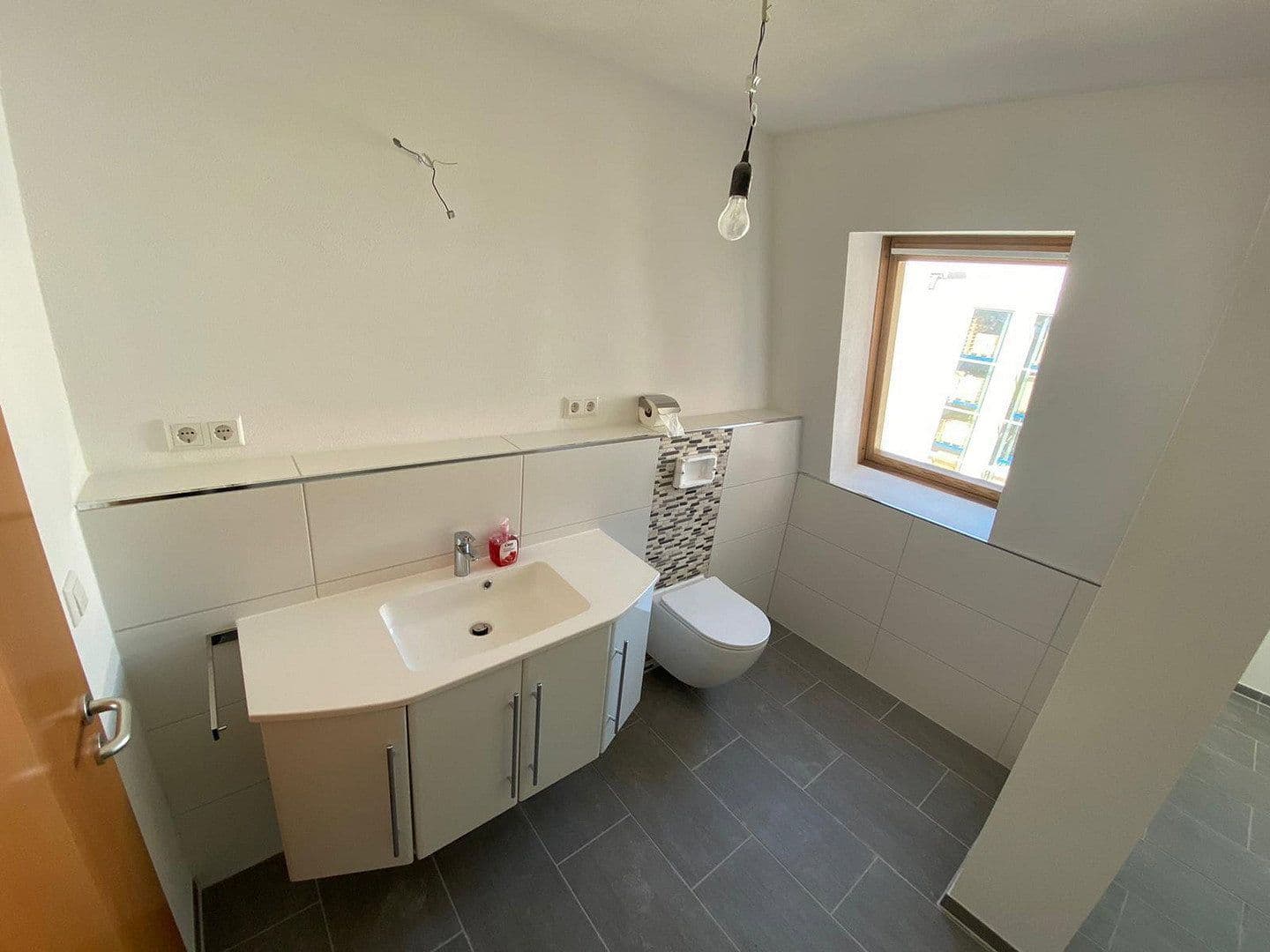 Prenájom bytu 4-izbový 103 m², Industriestraße 11, Haßmersheim, Bádensko-Wurttembersko Prenájom bytu 4-izbový 103 m², Industriestraße 11, Haßmersheim, Bádensko-Wurttembersko