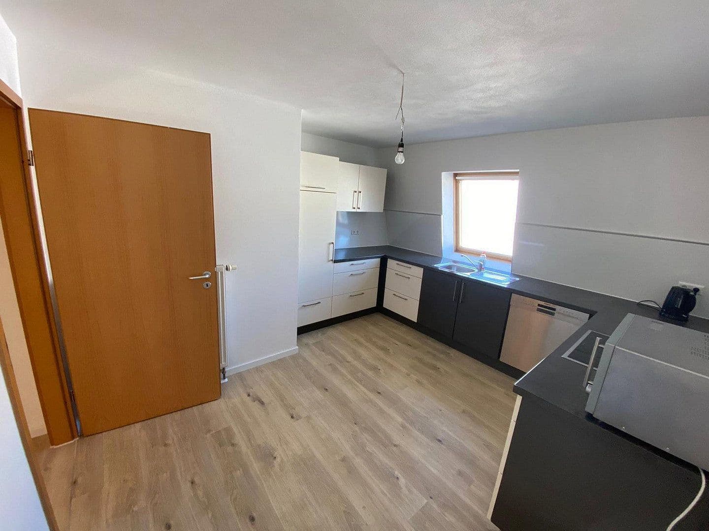 Prenájom bytu 4-izbový 103 m², Industriestraße 11, Haßmersheim, Bádensko-Wurttembersko Prenájom bytu 4-izbový 103 m², Industriestraße 11, Haßmersheim, Bádensko-Wurttembersko