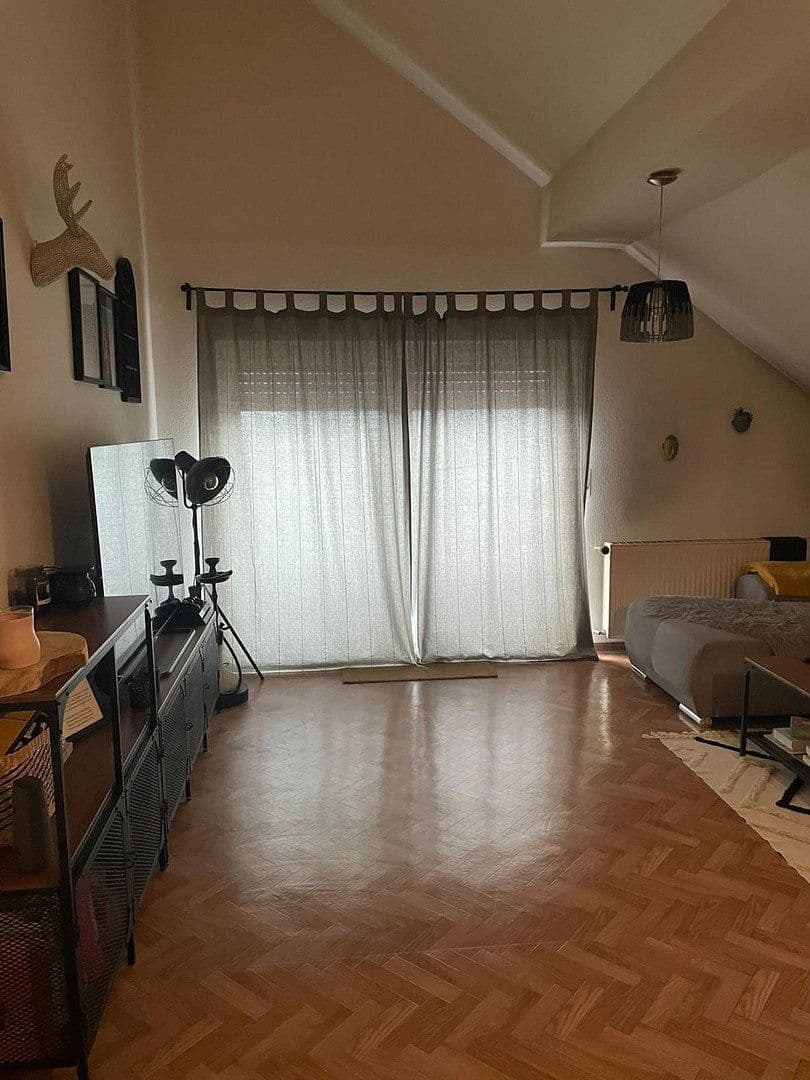 Prenájom bytu 2-izbový 64 m², Eisenberg (Pfalz), Porýnie-Falcko Prenájom bytu 2-izbový 64 m², Eisenberg (Pfalz), Porýnie-Falcko
