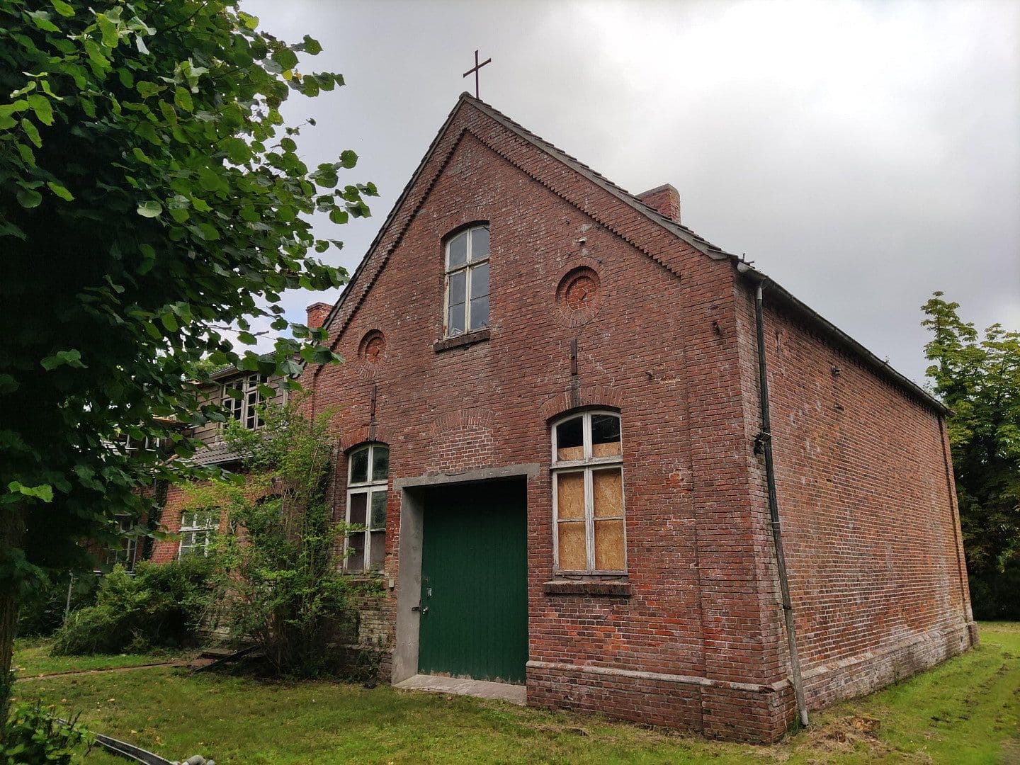 Predaj domu 195 m², pozemek 3.311 m², Halbemonder Str. 7/8, Halbemond, Dolné Sasko Predaj domu 195 m², pozemek 3.311 m², Halbemonder Str. 7/8, Halbemond, Dolné Sasko