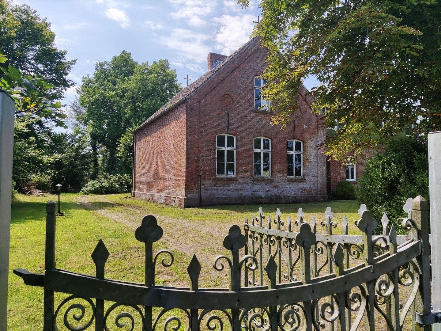 Predaj domu 195 m², pozemek 3.311 m², Halbemonder Str. 7/8, Halbemond, Dolné Sasko Predaj domu 195 m², pozemek 3.311 m², Halbemonder Str. 7/8, Halbemond, Dolné Sasko