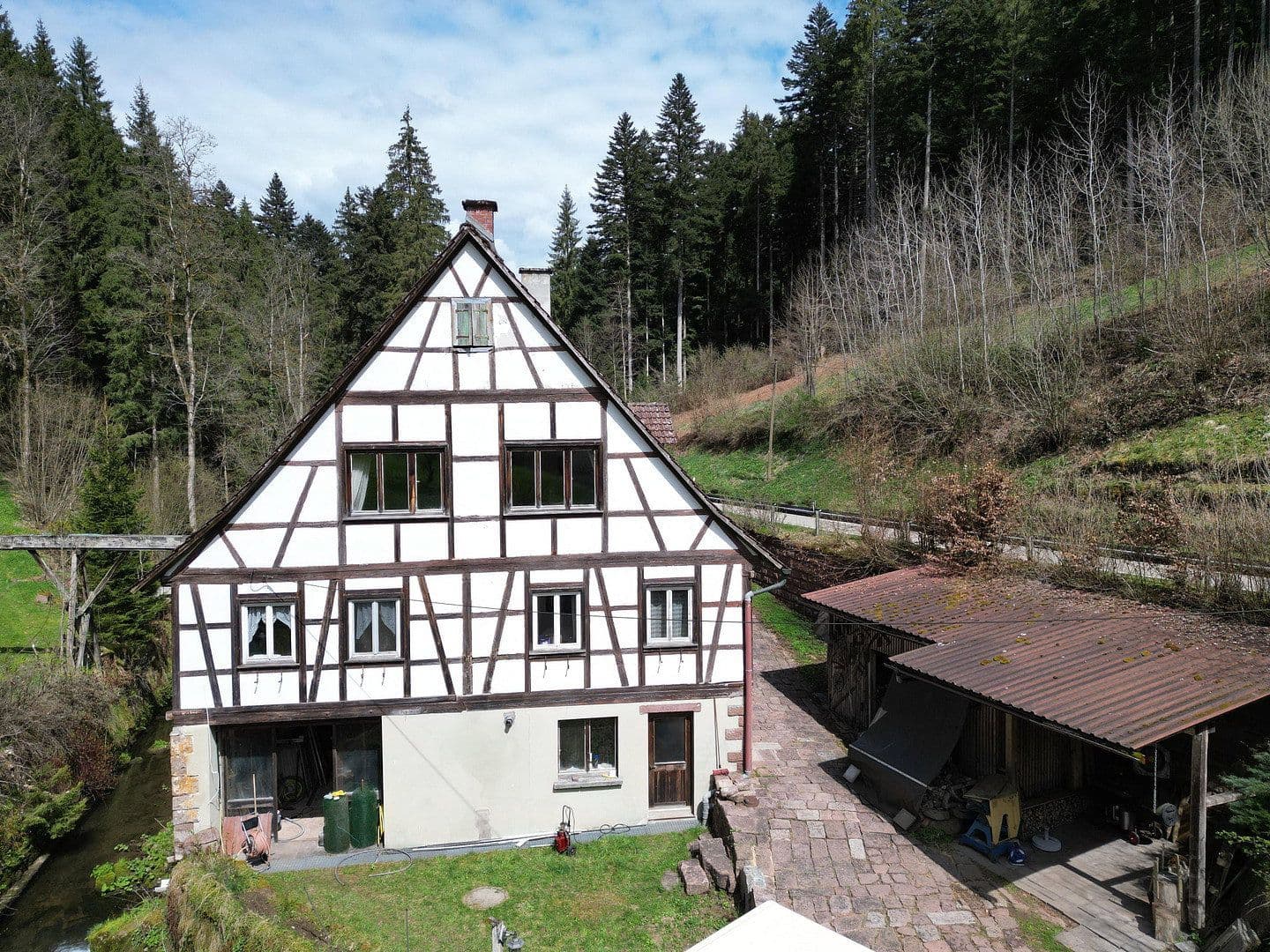 Predaj domu 200 m², pozemek 20.000 m², Alpirsbach, Bádensko-Wurttembersko Predaj domu 200 m², pozemek 20.000 m², Alpirsbach, Bádensko-Wurttembersko