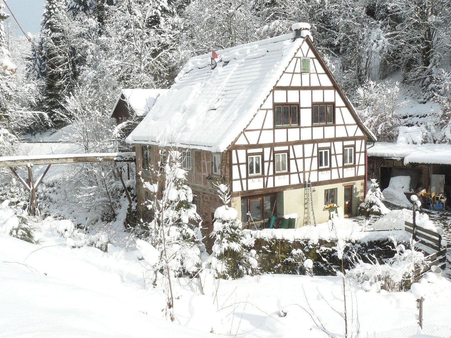 Predaj domu 200 m², pozemek 20.000 m², Alpirsbach, Bádensko-Wurttembersko Predaj domu 200 m², pozemek 20.000 m², Alpirsbach, Bádensko-Wurttembersko