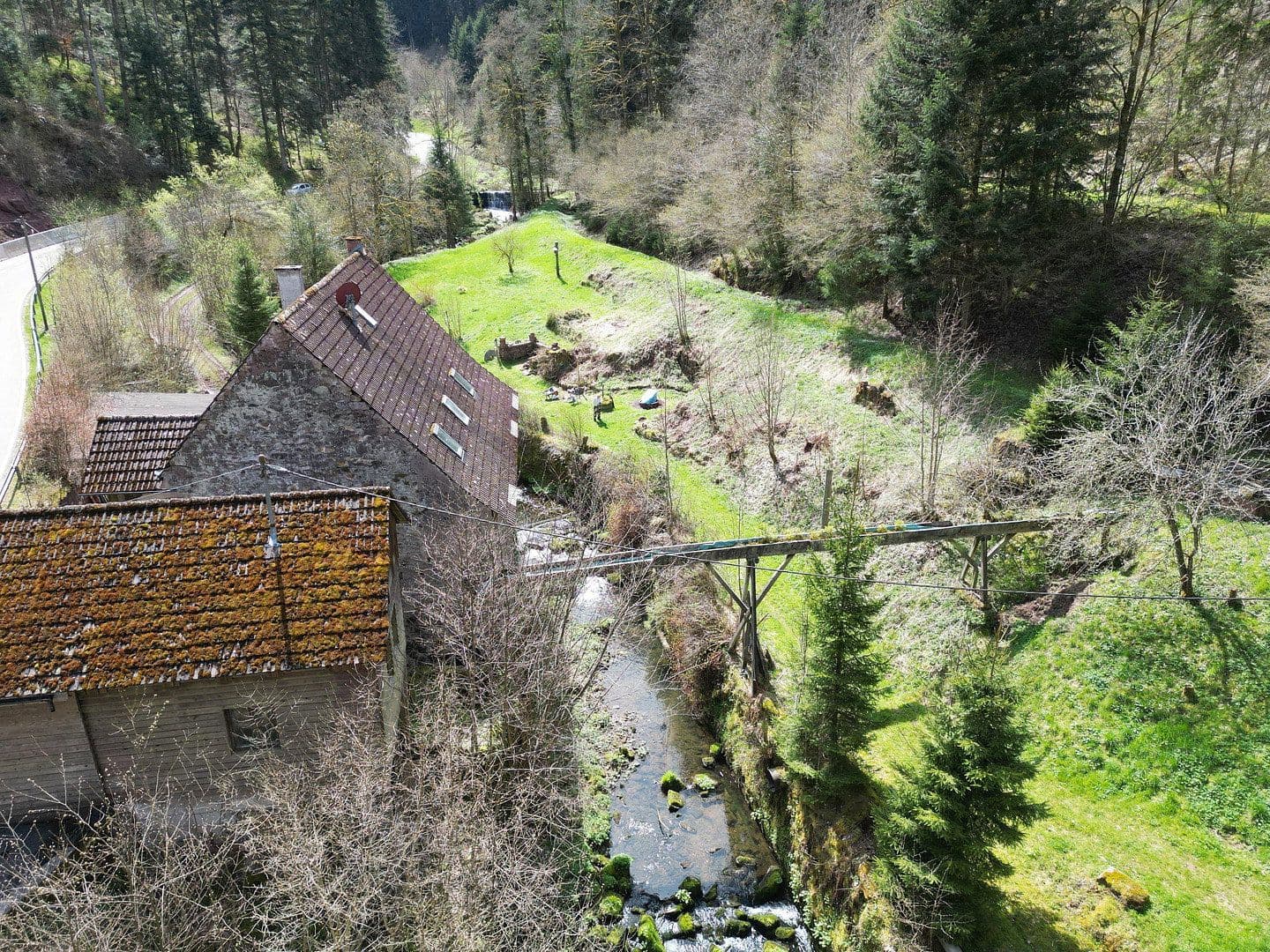 Predaj domu 200 m², pozemek 20.000 m², Alpirsbach, Bádensko-Wurttembersko Predaj domu 200 m², pozemek 20.000 m², Alpirsbach, Bádensko-Wurttembersko