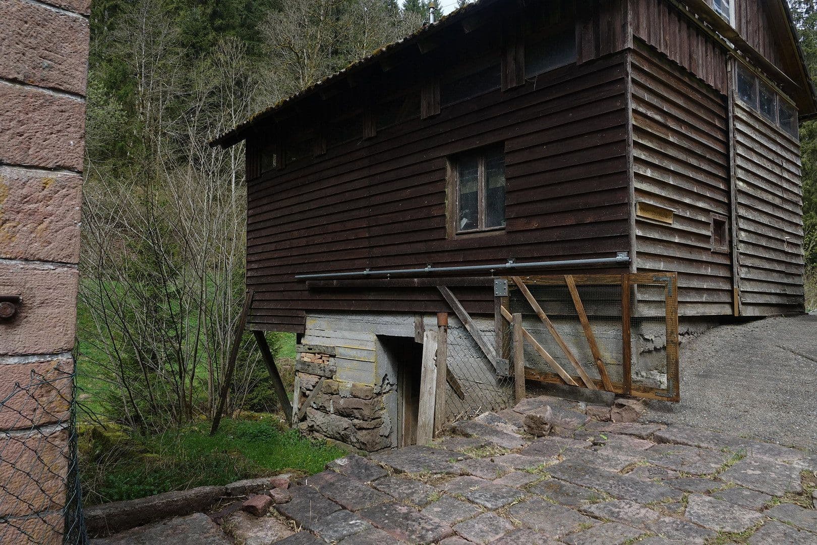 Predaj domu 200 m², pozemek 20.000 m², Alpirsbach, Bádensko-Wurttembersko Predaj domu 200 m², pozemek 20.000 m², Alpirsbach, Bádensko-Wurttembersko