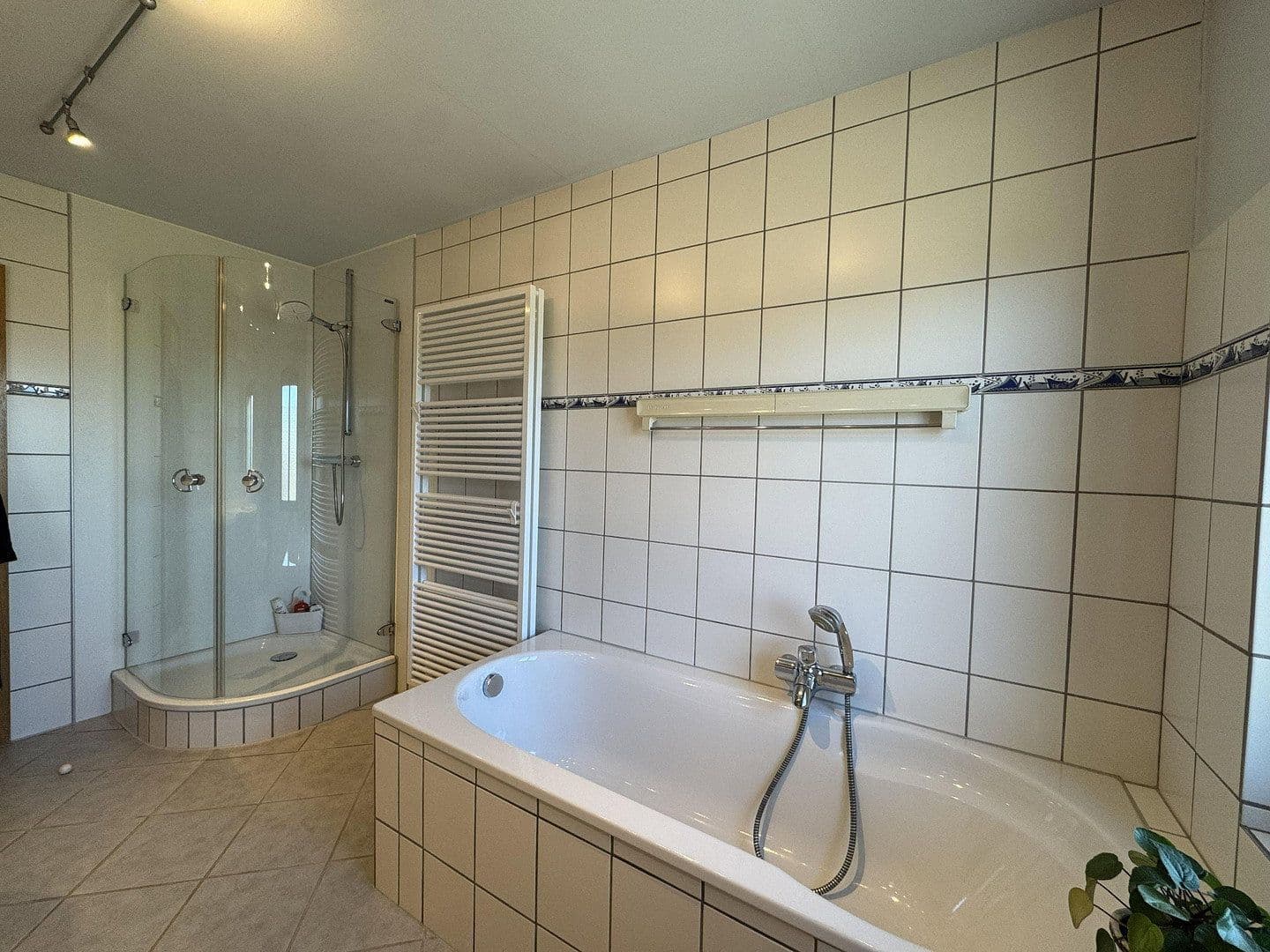 Predaj domu 338 m², pozemek 979 m², Niesgrau, Šlezvicko-Holštajnsko Predaj domu 338 m², pozemek 979 m², Niesgrau, Šlezvicko-Holštajnsko