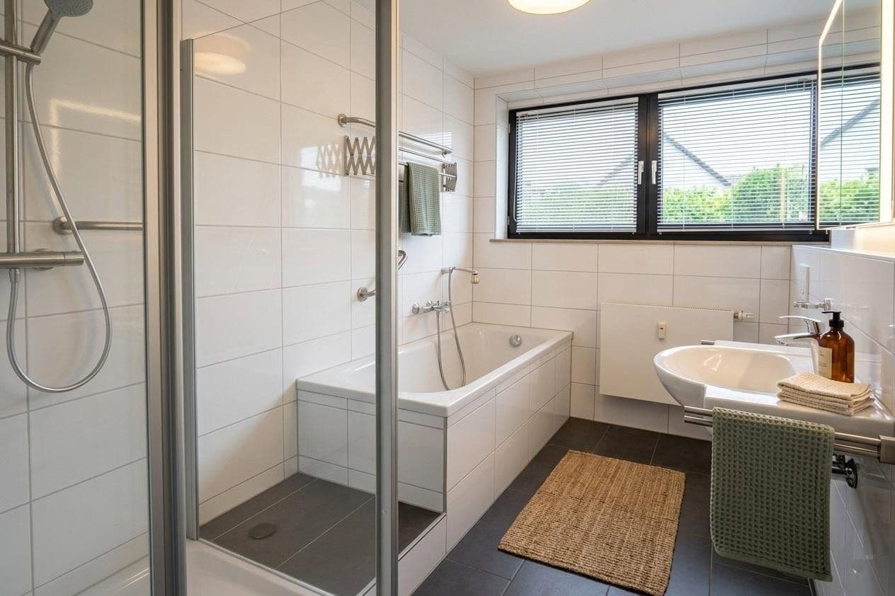 Prenájom bytu 3-izbový 110 m², Goethestr.3, Leverkusen, Severné Porýnie - Westfálsko Prenájom bytu 3-izbový 110 m², Goethestr.3, Leverkusen, Severné Porýnie - Westfálsko