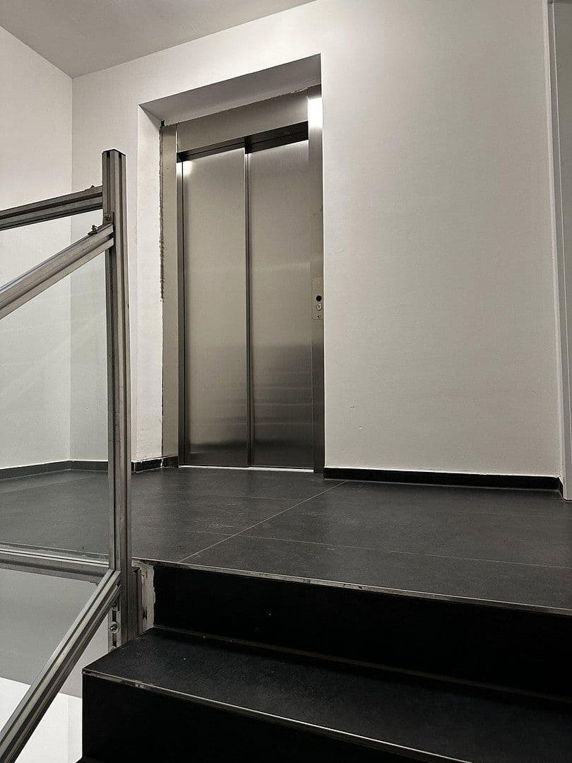 Prenájom bytu 3-izbový 117 m², Bochum, Severné Porýnie - Westfálsko Prenájom bytu 3-izbový 117 m², Bochum, Severné Porýnie - Westfálsko