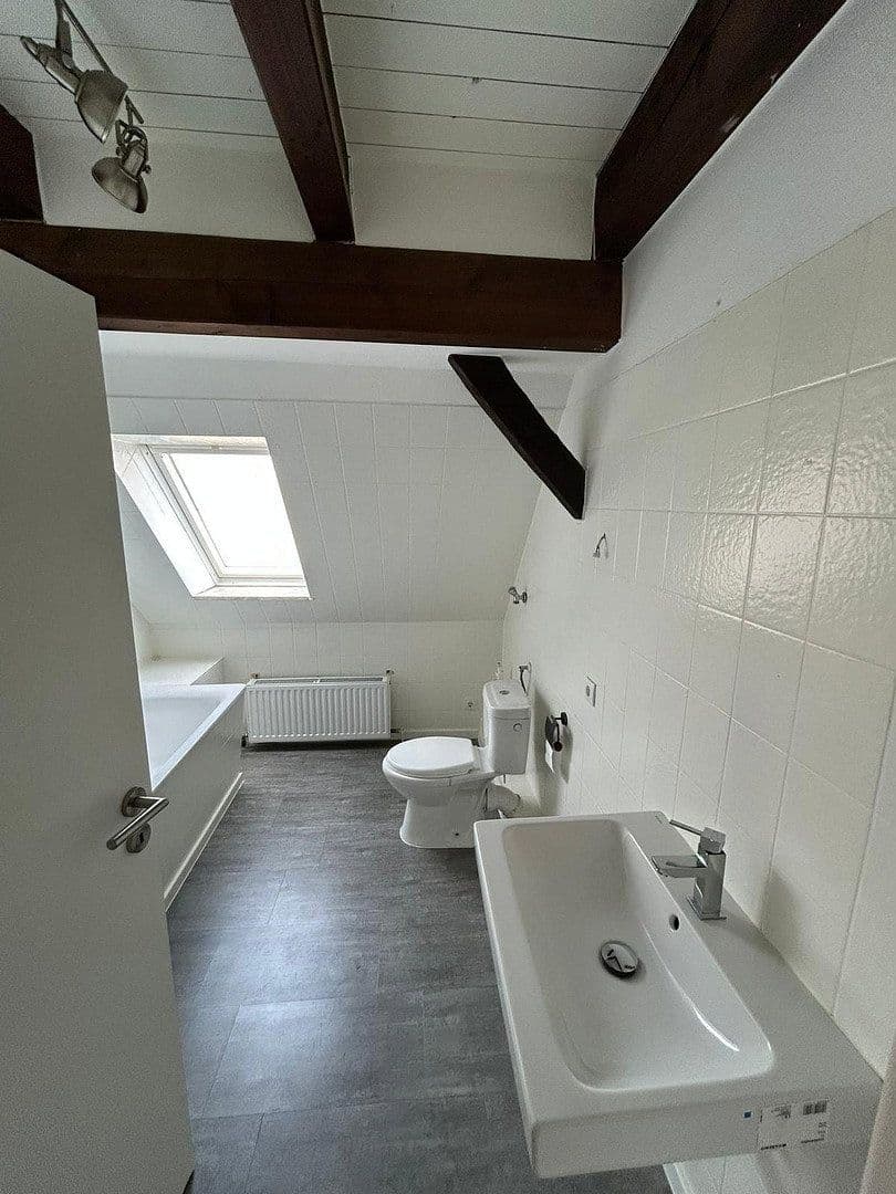 Prenájom bytu 6-izbový 160 m², Breite Str. 7, Algermissen, Dolné Sasko Prenájom bytu 6-izbový 160 m², Breite Str. 7, Algermissen, Dolné Sasko