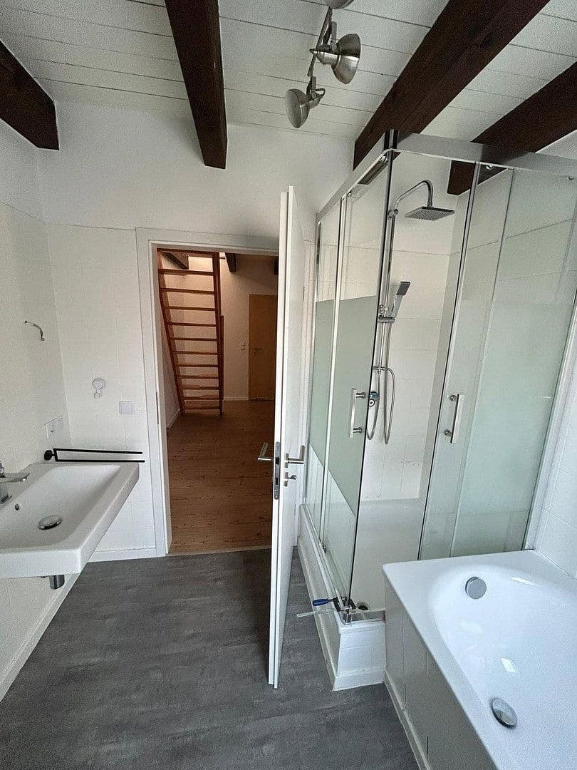 Prenájom bytu 6-izbový 160 m², Breite Str. 7, Algermissen, Dolné Sasko Prenájom bytu 6-izbový 160 m², Breite Str. 7, Algermissen, Dolné Sasko