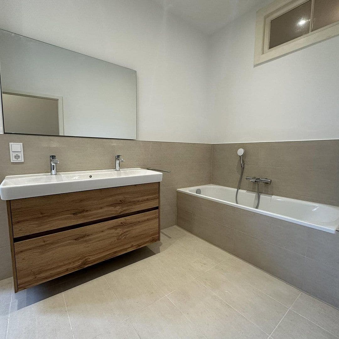 Prenájom bytu 4-izbový 123 m², Offenbach am Main, Hesensko Prenájom bytu 4-izbový 123 m², Offenbach am Main, Hesensko