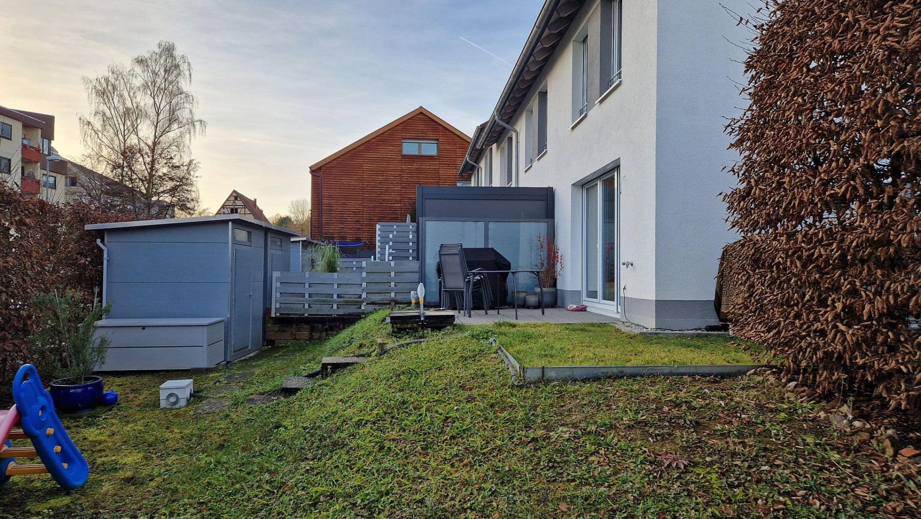 Predaj domu 136 m², pozemek 203 m², Holderweg 28, Nürtingen, Bádensko-Wurttembersko Predaj domu 136 m², pozemek 203 m², Holderweg 28, Nürtingen, Bádensko-Wurttembersko