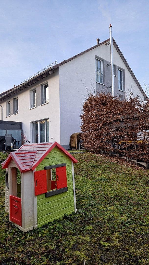 Predaj domu 136 m², pozemek 203 m², Holderweg 28, Nürtingen, Bádensko-Wurttembersko Predaj domu 136 m², pozemek 203 m², Holderweg 28, Nürtingen, Bádensko-Wurttembersko