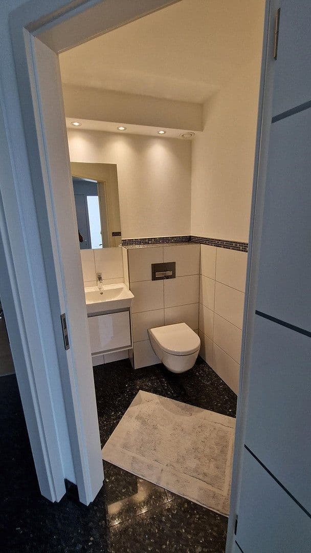 Predaj domu 136 m², pozemek 203 m², Holderweg 28, Nürtingen, Bádensko-Wurttembersko Predaj domu 136 m², pozemek 203 m², Holderweg 28, Nürtingen, Bádensko-Wurttembersko