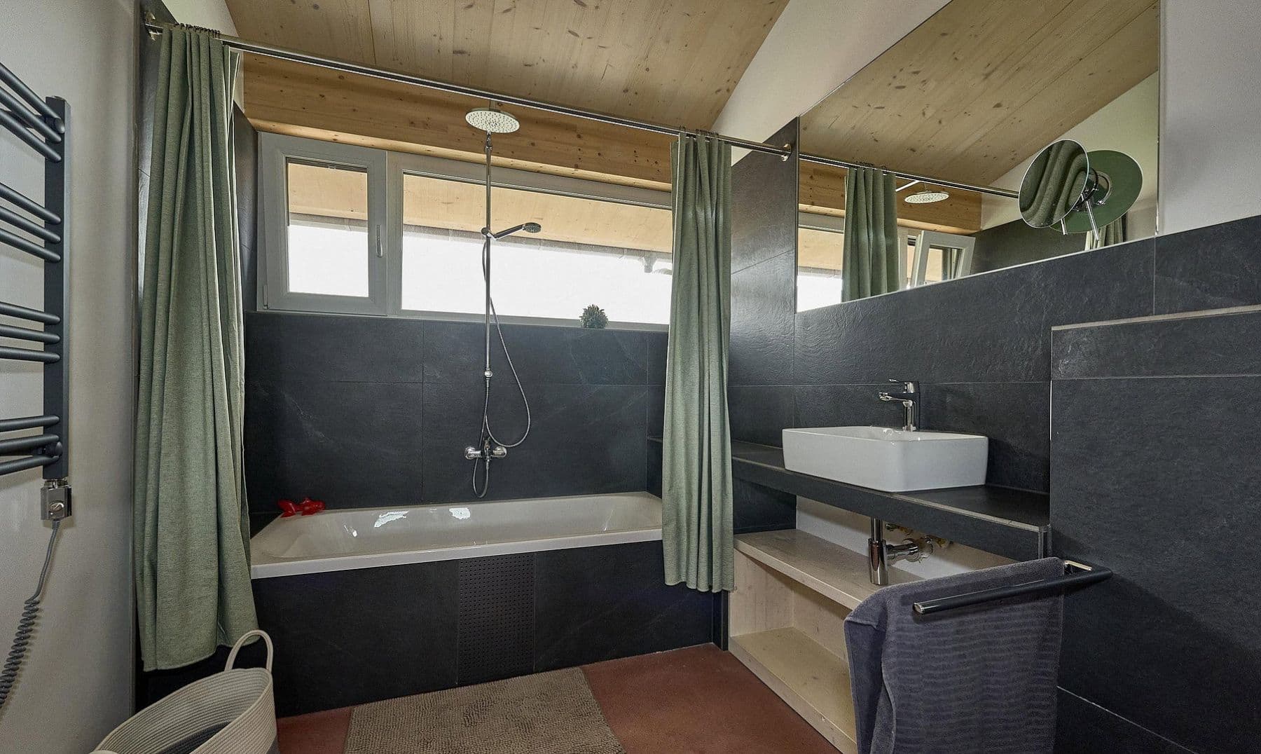 Prenájom bytu 3-izbový 155 m², Madsow 19-22, Neuburg, Meklenbursko-Predpomoransko Prenájom bytu 3-izbový 155 m², Madsow 19-22, Neuburg, Meklenbursko-Predpomoransko