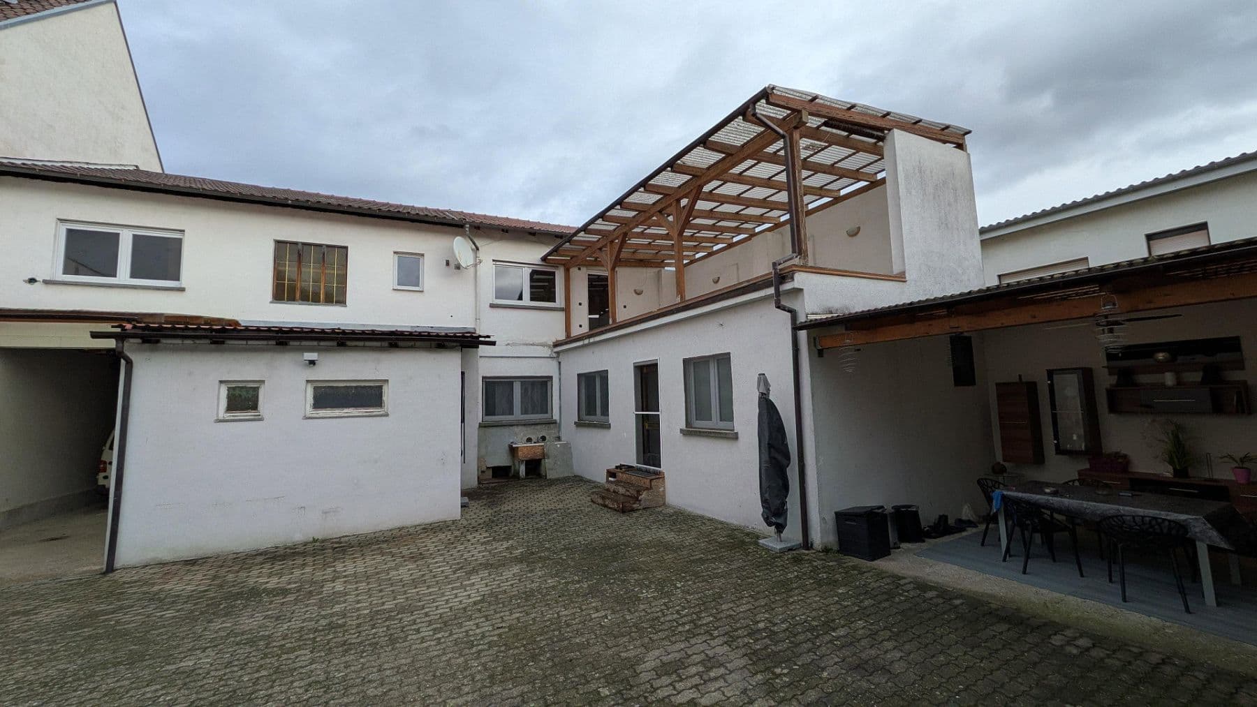 Predaj domu 193 m², pozemek 990 m², Oberhausen-Rheinhausen, Bádensko-Wurttembersko Predaj domu 193 m², pozemek 990 m², Oberhausen-Rheinhausen, Bádensko-Wurttembersko