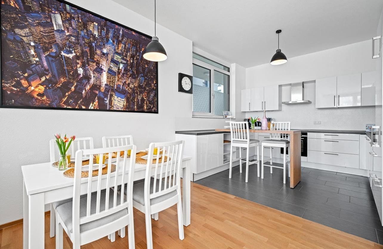 Prenájom bytu 3-izbový 105 m², Friedrichshafen, Bádensko-Wurttembersko Prenájom bytu 3-izbový 105 m², Friedrichshafen, Bádensko-Wurttembersko