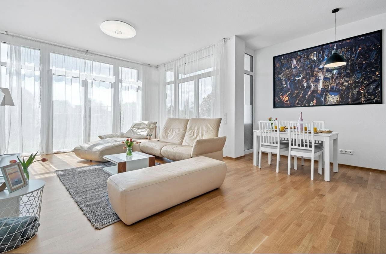Prenájom bytu 3-izbový 105 m², Friedrichshafen, Bádensko-Wurttembersko Prenájom bytu 3-izbový 105 m², Friedrichshafen, Bádensko-Wurttembersko