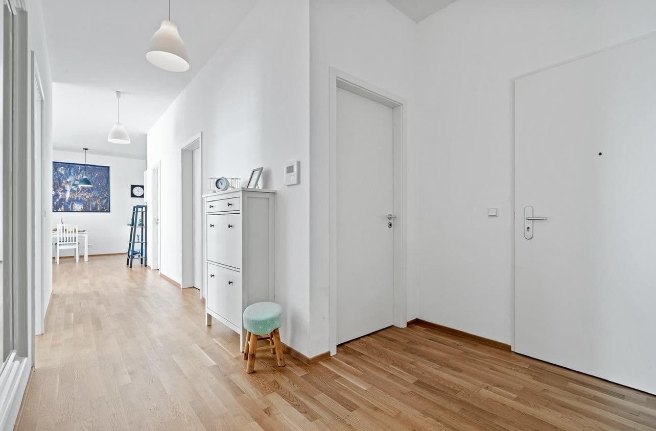 Prenájom bytu 3-izbový 105 m², Friedrichshafen, Bádensko-Wurttembersko Prenájom bytu 3-izbový 105 m², Friedrichshafen, Bádensko-Wurttembersko