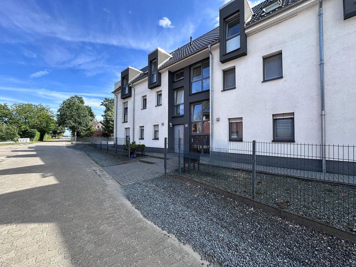 Prenájom bytu 4-izbový 110 m², Sassenburg, Dolné Sasko Prenájom bytu 4-izbový 110 m², Sassenburg, Dolné Sasko