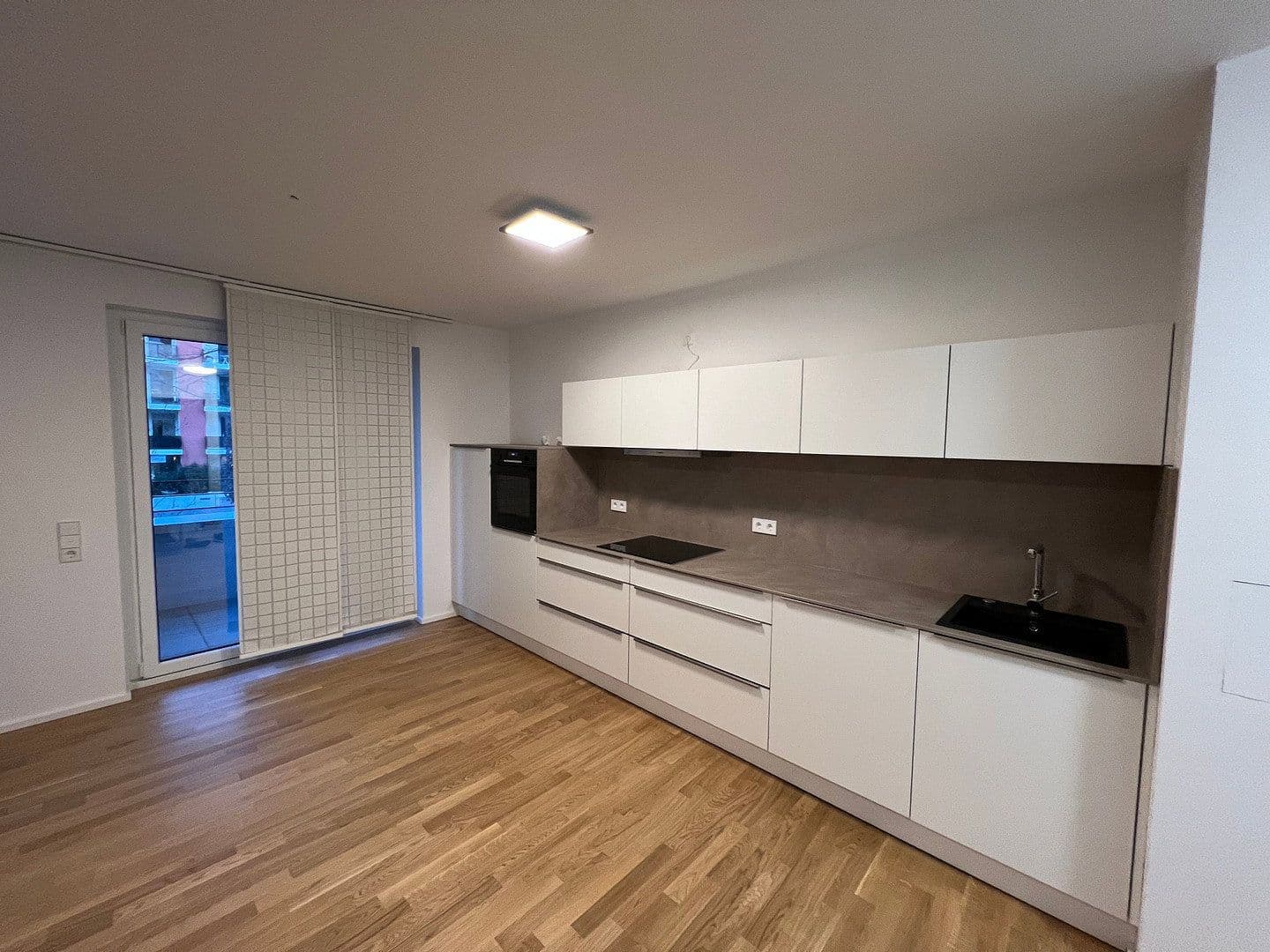 Prenájom bytu 1-izbový 39 m², Frankfurt, Hesensko Prenájom bytu 1-izbový 39 m², Frankfurt, Hesensko