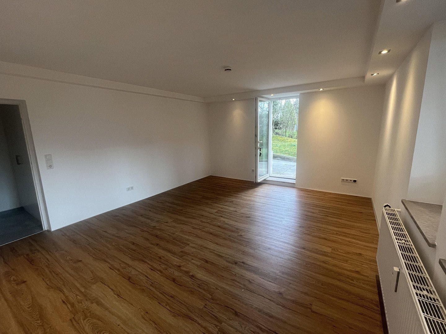 Prenájom bytu 1-izbový 42 m², Nürtingen, Bádensko-Wurttembersko Prenájom bytu 1-izbový 42 m², Nürtingen, Bádensko-Wurttembersko