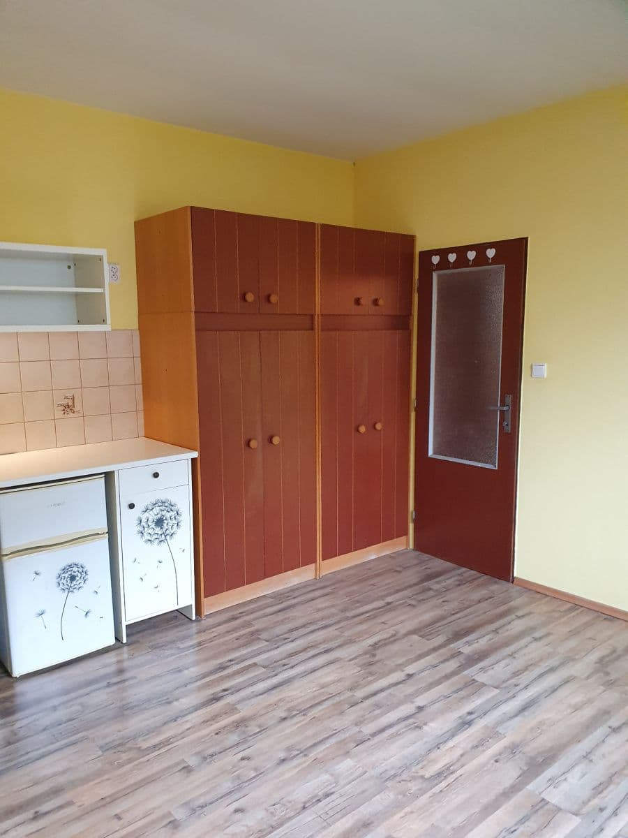 Prenájom bytu Garsoniéra 24 m², D. Tatarku, Piešťany, Trnavský kraj Prenájom bytu Garsoniéra 24 m², D. Tatarku, Piešťany, Trnavský kraj