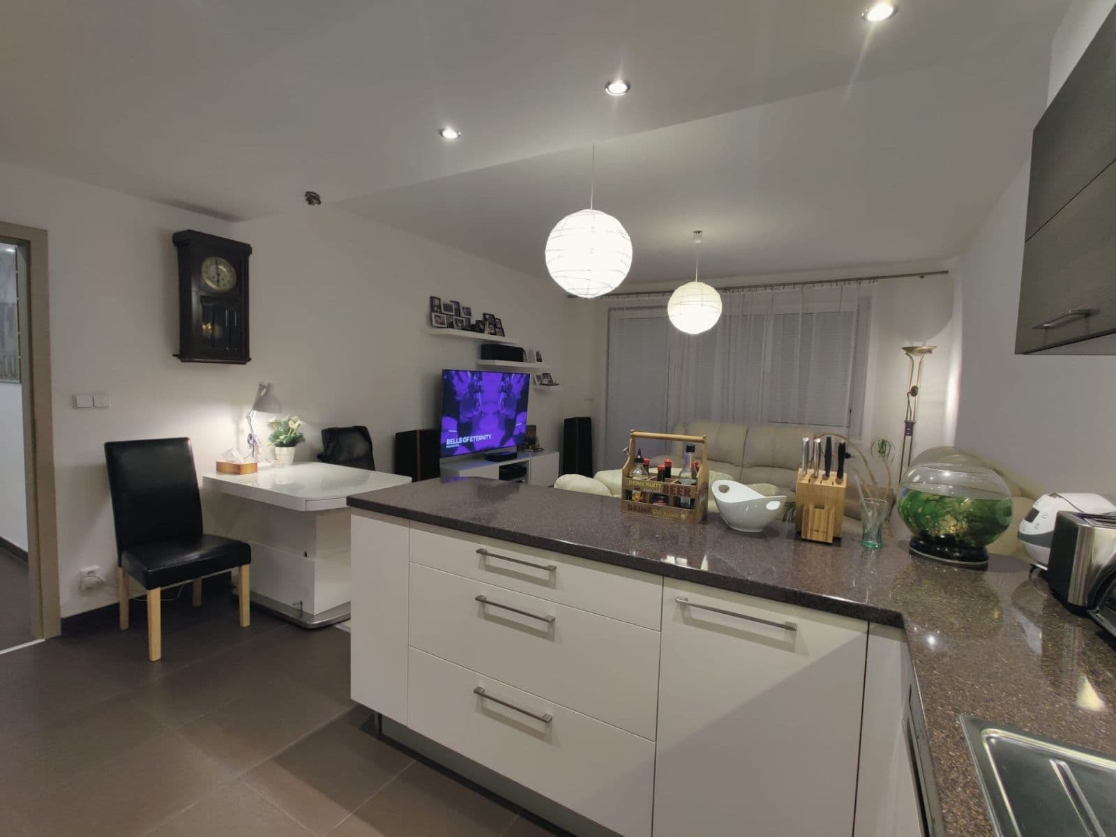 Prenájom bytu 3-izbový 78 m², Modenská, Praha, Praha Prenájom bytu 3-izbový 78 m², Modenská, Praha, Praha