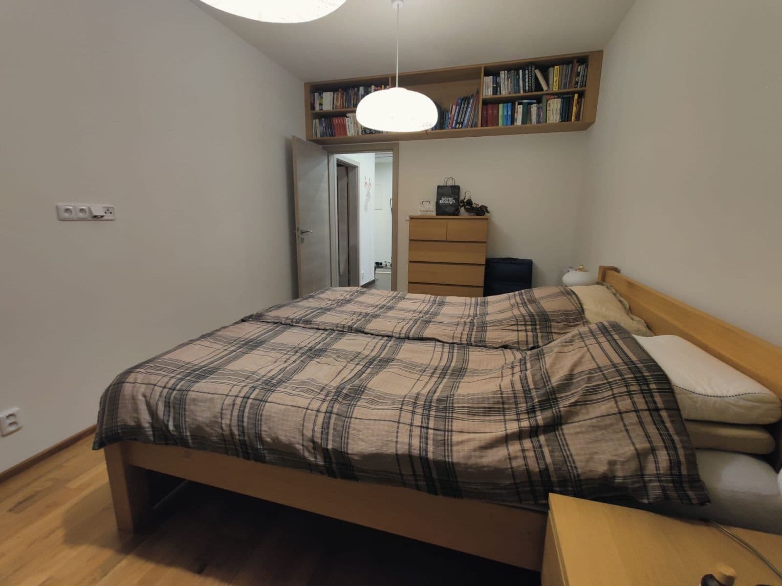 Prenájom bytu 3-izbový 78 m², Modenská, Praha, Praha Prenájom bytu 3-izbový 78 m², Modenská, Praha, Praha