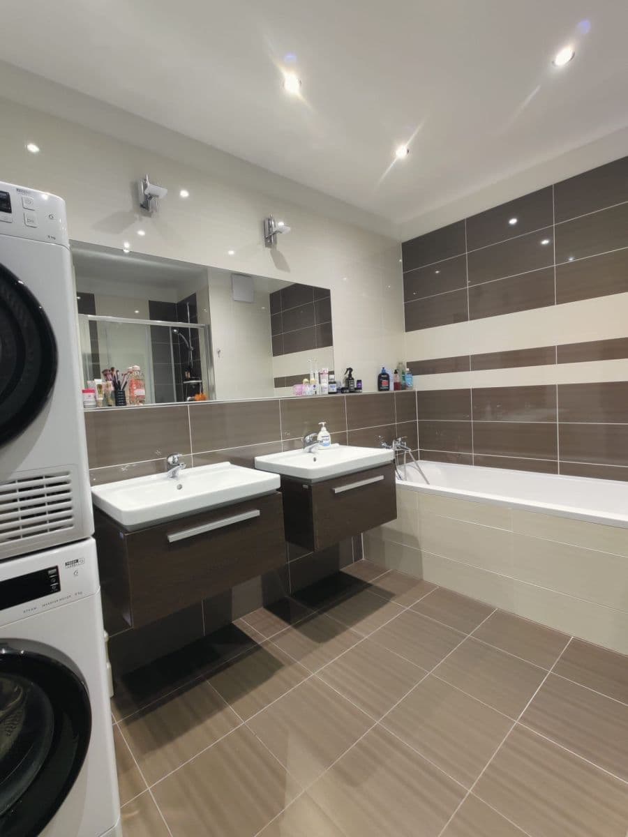 Prenájom bytu 3-izbový 78 m², Modenská, Praha, Praha Prenájom bytu 3-izbový 78 m², Modenská, Praha, Praha