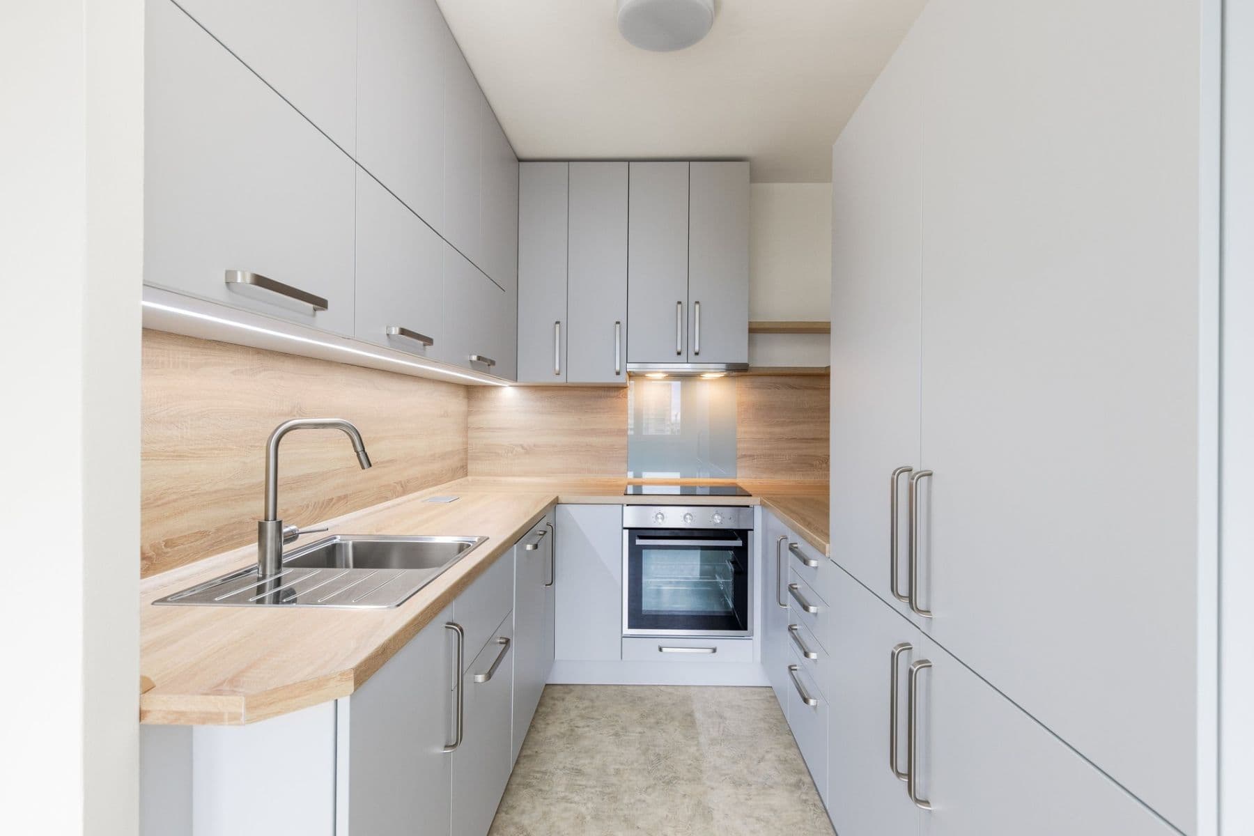 Prenájom bytu 3-izbový 63 m², V průčelí, Praha, Praha Prenájom bytu 3-izbový 63 m², V průčelí, Praha, Praha