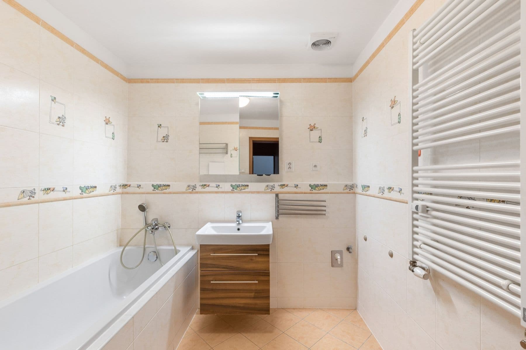 Prenájom bytu 3-izbový 82 m², Českodubská, Praha, Praha Prenájom bytu 3-izbový 82 m², Českodubská, Praha, Praha