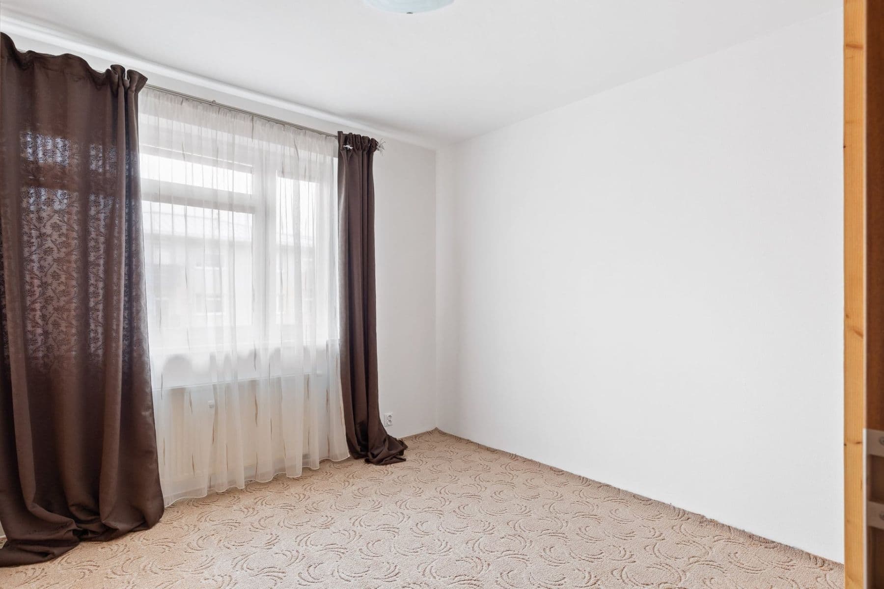 Prenájom bytu 3-izbový 82 m², Českodubská, Praha, Praha Prenájom bytu 3-izbový 82 m², Českodubská, Praha, Praha
